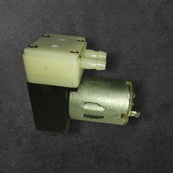 mini membranska črpalka, 12V črpalka, viton membrana, črpalka za živila, črpalka za eterična olja, črpalka za alkohol, kompaktna črpalka, črpalka Ljubljana, ugodna črpalka, prihranek, lokalna proizvodnja