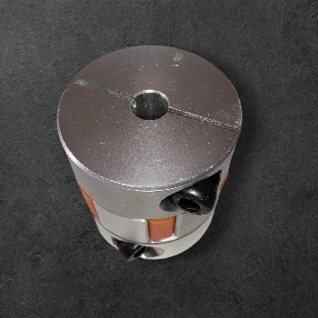 parkjasta spojka, D30L35, pogonski sklop, ID 6mm, OD 8mm, CNC stroji, vibracijska odpornost, industrijska avtomatizacija, robotski mehanizmi, visoko odporna zlitina, elastična spojka, natančen prenos navora, dolga življenjska doba, zmanjšanje vibracij.