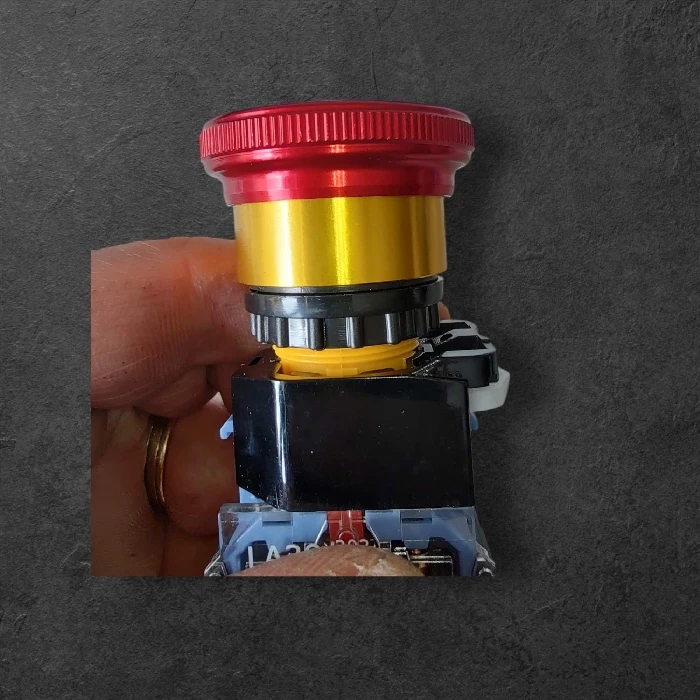 Kovinski varnostni gumb STOP 22 mm – gobasta glava 10A, emergency switch, 22m, aluminij,kovinski varnostni gumb STOP, gobasta glava 10A, ugodno, ceneje, prihranek, lokalno, Ljubljana, industrijska avtomatizacija, strojegradnja