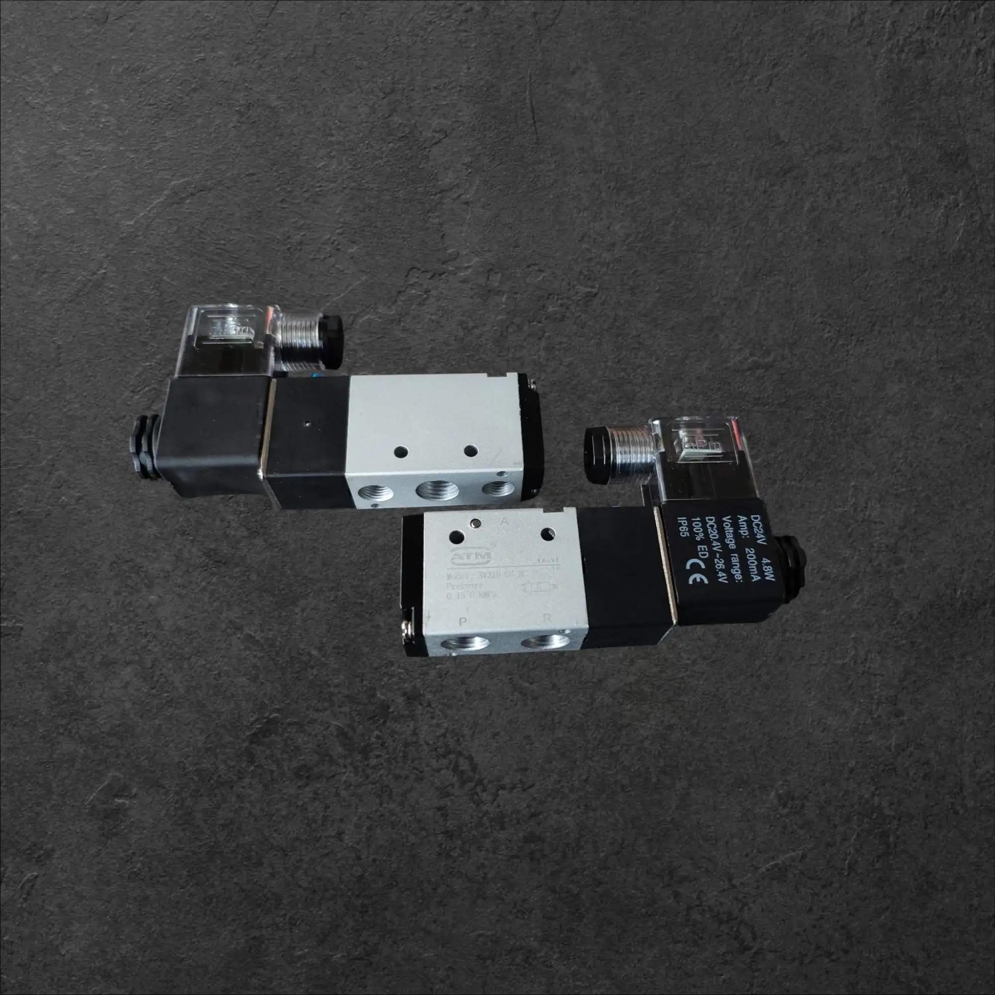 ATM Pneumatski ventil 3 smerni 24V DC 1/4 priklopi , 3v210-08,ATM pnevmatski ventil 3 smerni, pnevmatski ventil 24V DC, 3 2 ventil 1/4 priklopi, industrijska avtomatizacija ventil, ventil do 12 bar, vzmetni reset non latching, vakuum generator ventil, ceneje ugodno prihranek lokalno Ljubljana