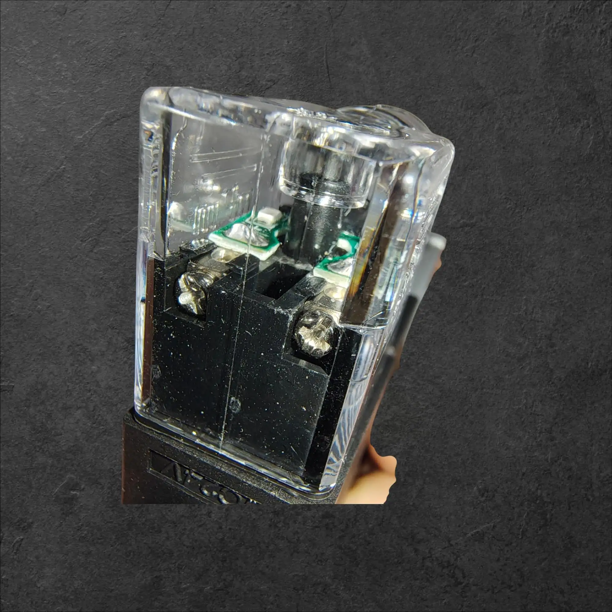 ATM Pneumatski ventil 3 smerni 24V DC 1/4 priklopi , 3v210-08,ATM pnevmatski ventil 3 smerni, pnevmatski ventil 24V DC, 3 2 ventil 1/4 priklopi, industrijska avtomatizacija ventil, ventil do 12 bar, vzmetni reset non latching, vakuum generator ventil, ceneje ugodno prihranek lokalno Ljubljana