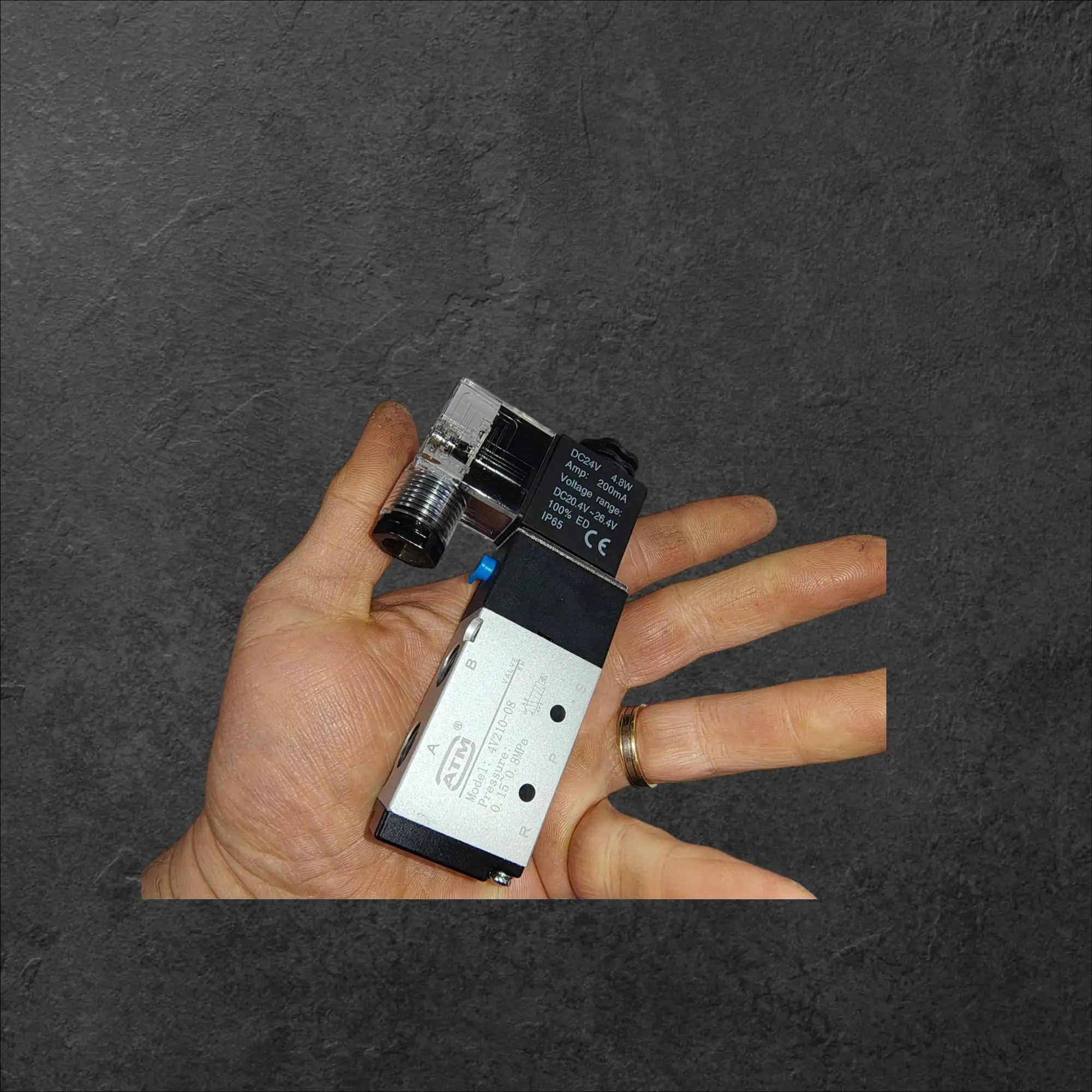 ATM Pneumatski ventil 5 smerni 24V DC 1/4 priklopi , 4v210-08,ATM pnevmatski ventil 5 smerni, 24V DC ventil 1/4, pnevmatski ventil do 12 bar, industrijska avtomatizacija ventil, CE EMC ventil, non latching ventil vzmetni reset, zanesljivi pnevmatski ventili, ceneje ugodno prihranek, lokalno Ljubljana