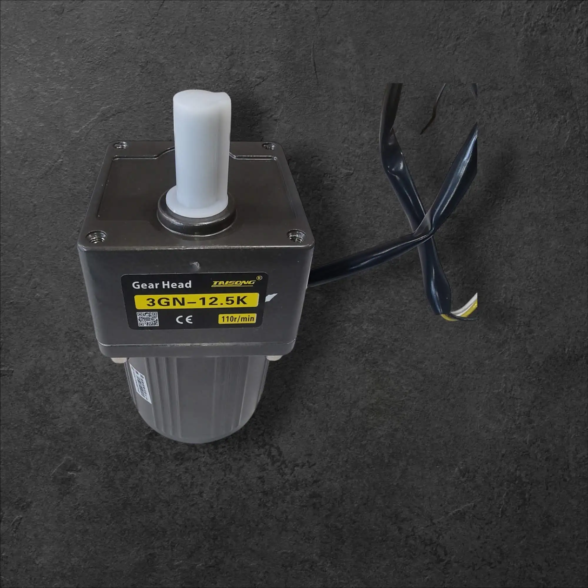 Indukcijski motor z reduktorjem 15W 112 RPM 220V AC, indukcijski motor, reduktor, 15W motor, 112RPM, ceneje, ugodno, prihranek, lokalno, Ljubljana, pakirni stroji, zanesljiv motor, dolgoročna uporaba
