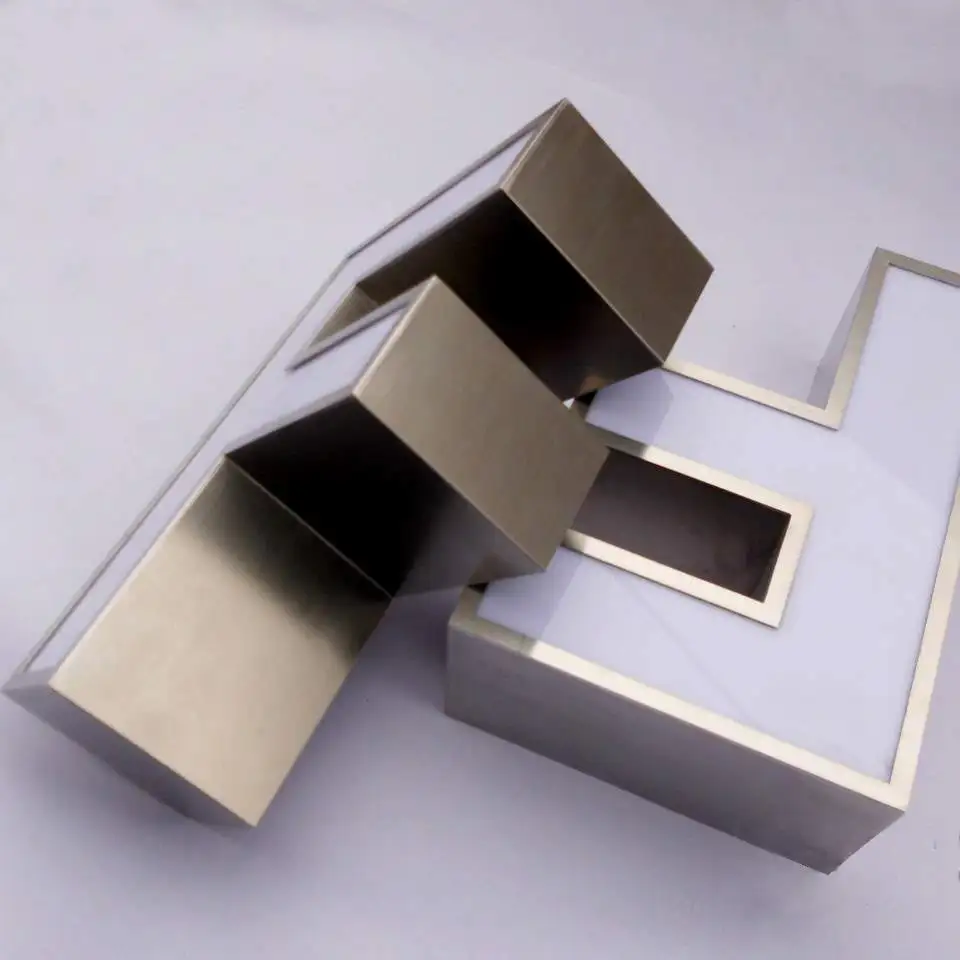 Izdelava napisov in svetlobnih tabel po dogovoru 2D in 3D, zlata, kovinski videz,brušeno,izdelava napisov, svetlobne table, Ljubljana, konkurenčne cene, prihranek, LED osvetlitev, nerjaveče jeklo, CNC obdelava, lasersko varjenje, montaža na objektu