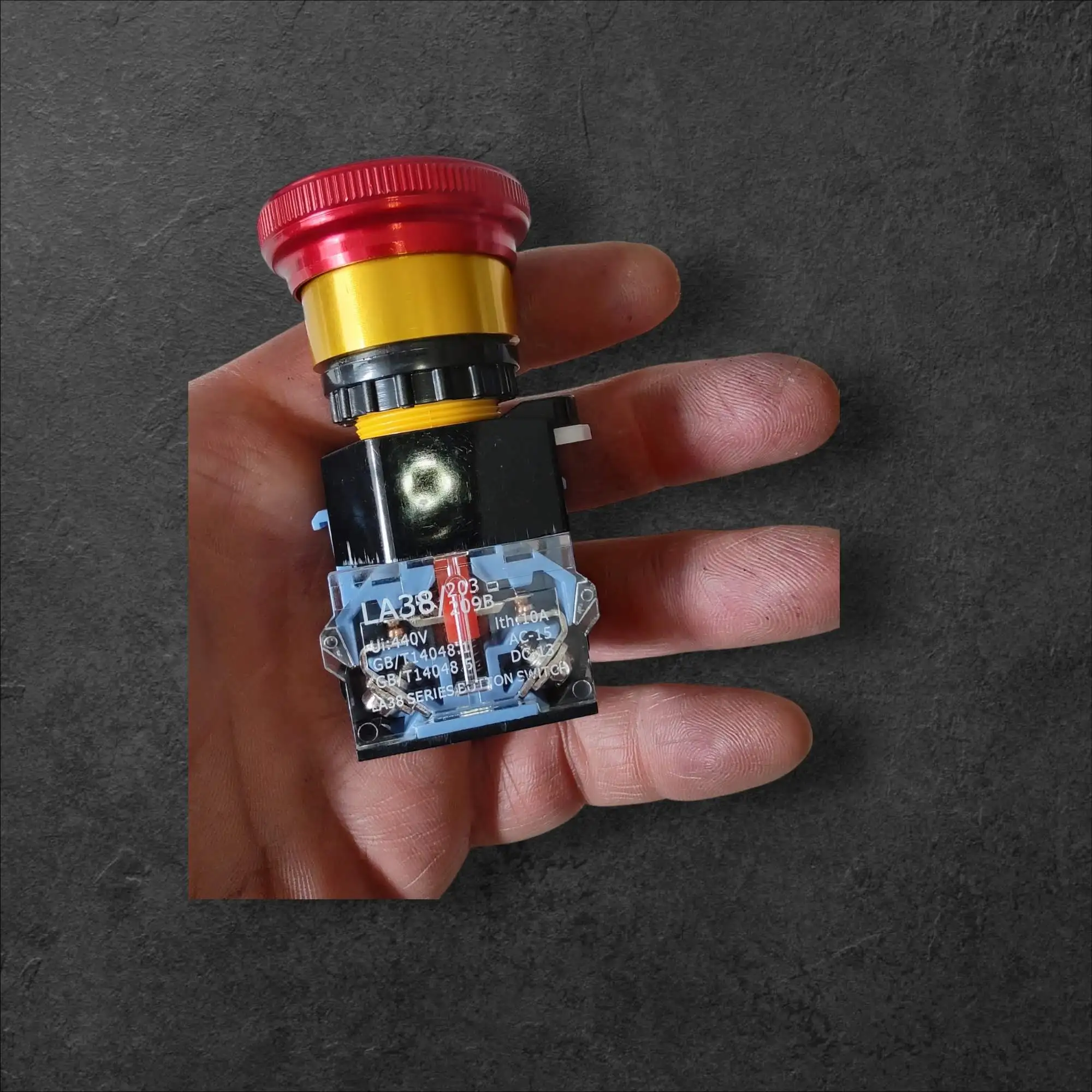 Kovinski varnostni gumb STOP 22 mm – gobasta glava 10A, emergency switch, 22m, aluminij,kovinski varnostni gumb STOP, gobasta glava 10A, ugodno, ceneje, prihranek, lokalno, Ljubljana, industrijska avtomatizacija, strojegradnja