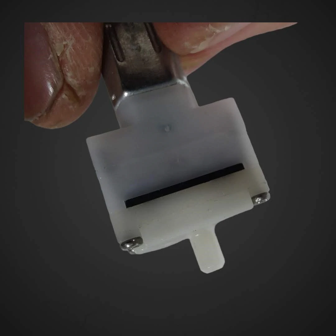 Mini črpalka M20 za zrak/kisik za akvarij 3V-6V DC, Mini črpalka M20, učinkovita črpalka, akvarij, zrak za akvarij, kisik za akvarij, DC 3V, energetski prihranek, lokalno, Ljubljana, Svet črnil, ekologija, ekonomija