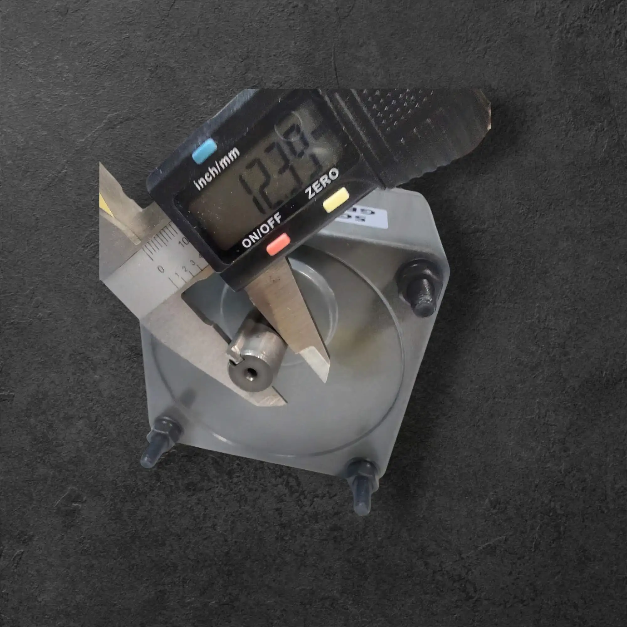 Motor AC 230V 90W z reduktorjem 1:100 in regulatorjem 13,5RPM, motor AC 230V 90W, reduktor 1:100, regulator hitrosti, ceneje, ugodno, prihranek, lokalno, Ljubljana, indukcijski motor, dolgoročna zmogljivost