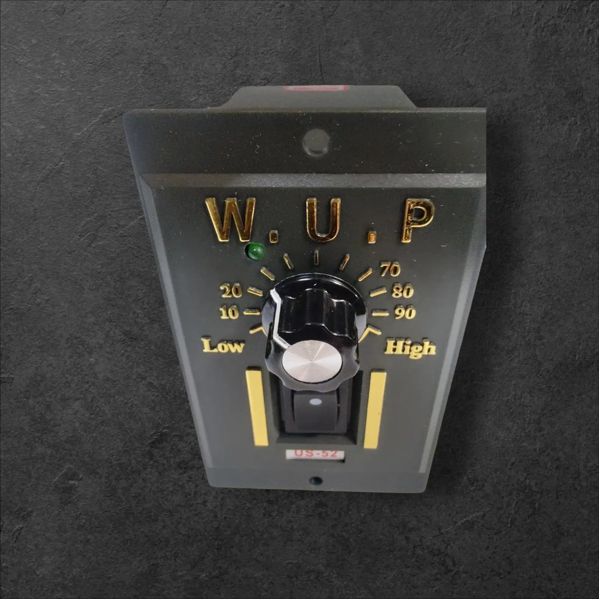 Motor AC 230V 90W z reduktorjem 1:100 in regulatorjem 13,5RPM, motor AC 230V 90W, reduktor 1:100, regulator hitrosti, ceneje, ugodno, prihranek, lokalno, Ljubljana, indukcijski motor, dolgoročna zmogljivost