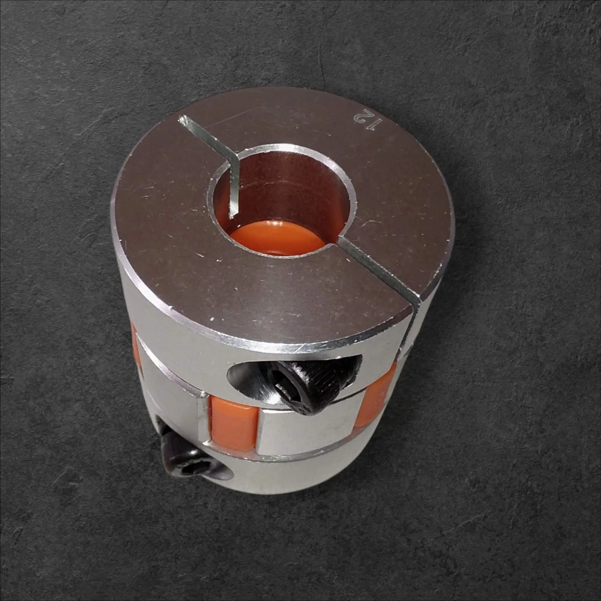 Parkljasta spojka D30L35 za pogonski sklop ID 12mm OD 14mm, ceneje, ugodno, prihranek, lokalno, Ljubljana, parkjasta spojka, pogonski sklop, CNC stroji, robotski mehanizmi, vibracijska odpornost, visokokakovostna zlitina, dolga življenjska