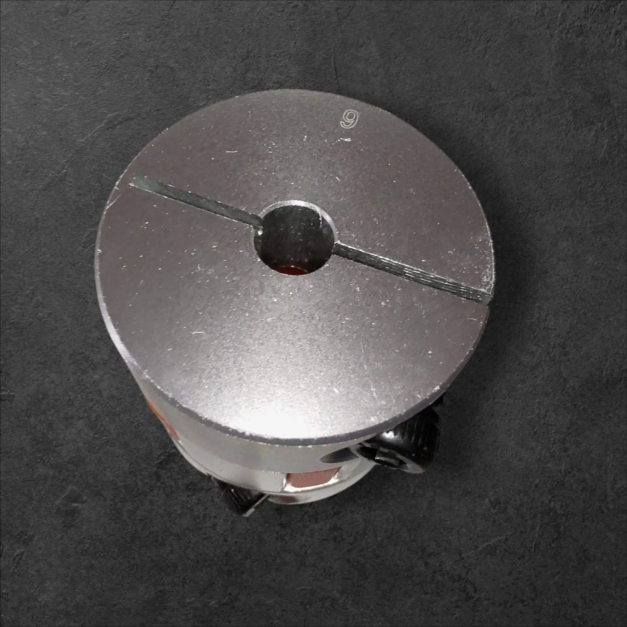 Parkljasta spojka D30L35 za pogonski sklop ID 6mm OD 8mm, parkjasta spojka, D30L35, pogonski sklop, ID 6mm, OD 8mm, CNC stroji, vibracijska odpornost, industrijska avtomatizacija, robotski mehanizmi, visoko odporna zlitina, elastična spojka, natančen prenos navora, dolga življenjska doba, zmanjšanje vibracij.