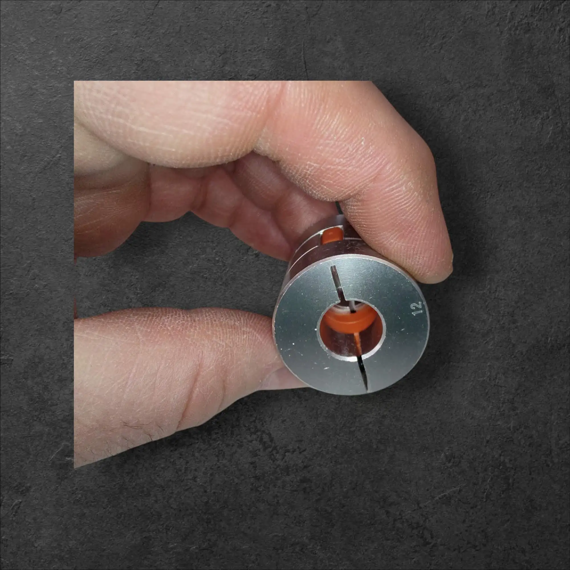Parkljasta spojka D30L35 za pogonski sklop ID 8mm OD 10mm, parkljasta spojka, D30L35, pogonski sklop, ID 8mm, OD 10mm, gumirano jedro, blaženje momenta, CNC izdelava, industrijska uporaba