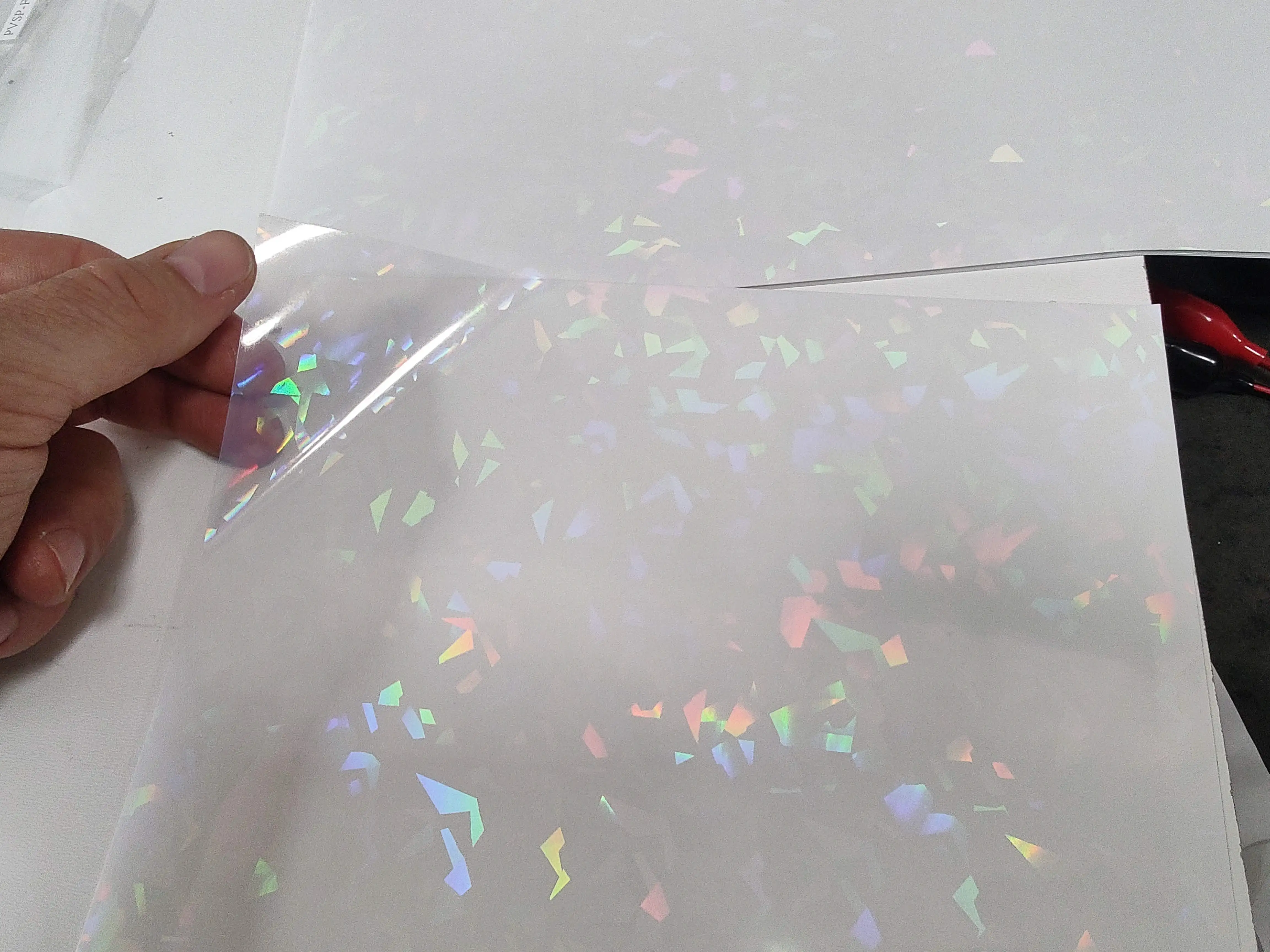 Prozorna samolepilna folija hologramska lomljeno steklo A4 vodoodporna laser ali inkjet, vinily sticker,prozorna,prosojnica,zaščita,uv obstojna,prozorna samolepilna folija, hologramska folija, lomljeno steklo, vodoodporna folija, inkjet tiskalnik, laserski tiskalnik, permanentno lepilo, zaščita dokumentov, Ljubljana, ceneje, ugodno, prihranek