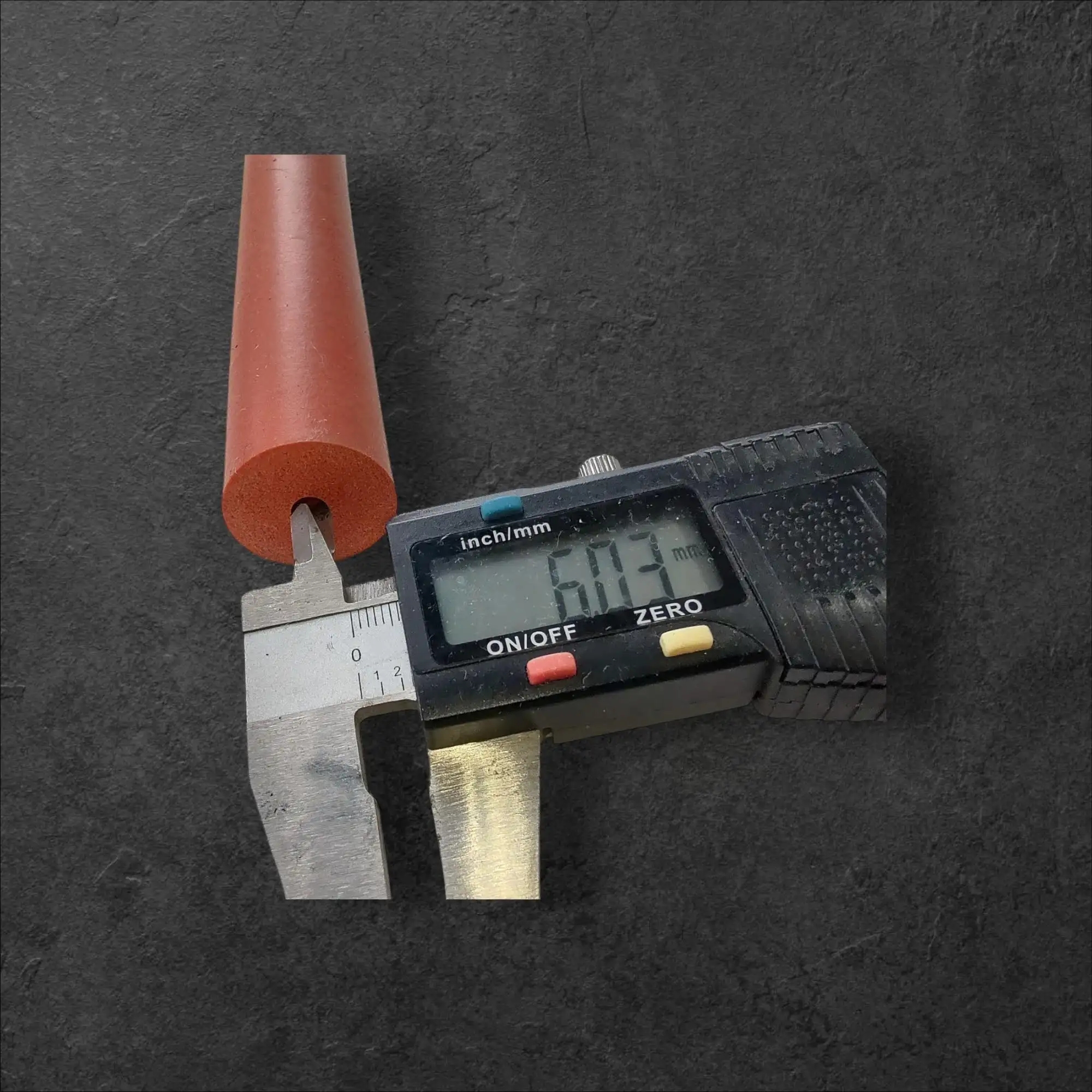 Silikonski valj za etiketirko OD 25mm ID5,5mm 40cm dolžina,  ceneje, ugodno, prihranek, lokalno, Ljubljana, silikonski valj, etiketirka, servisiranje strojev, kakovostni materiali, mehki silikon