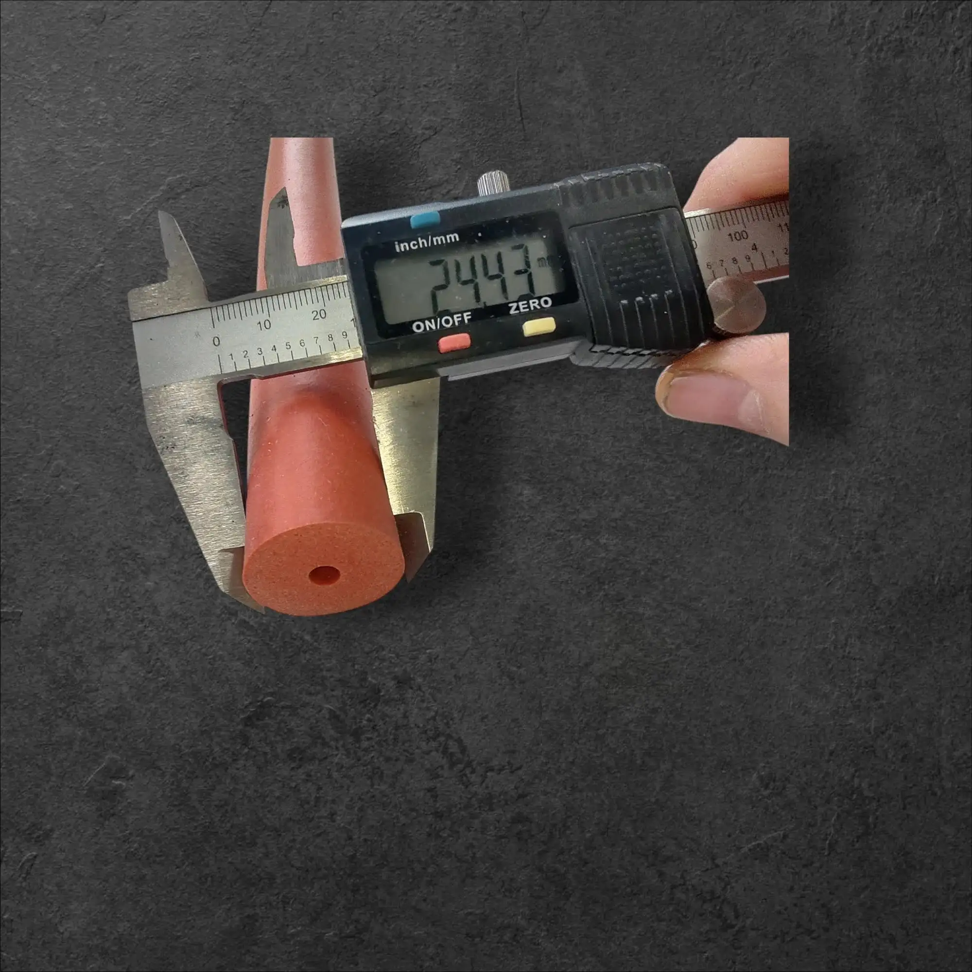 Silikonski valj za etiketirko OD 25mm ID5,5mm 40cm dolžina,  ceneje, ugodno, prihranek, lokalno, Ljubljana, silikonski valj, etiketirka, servisiranje strojev, kakovostni materiali, mehki silikon