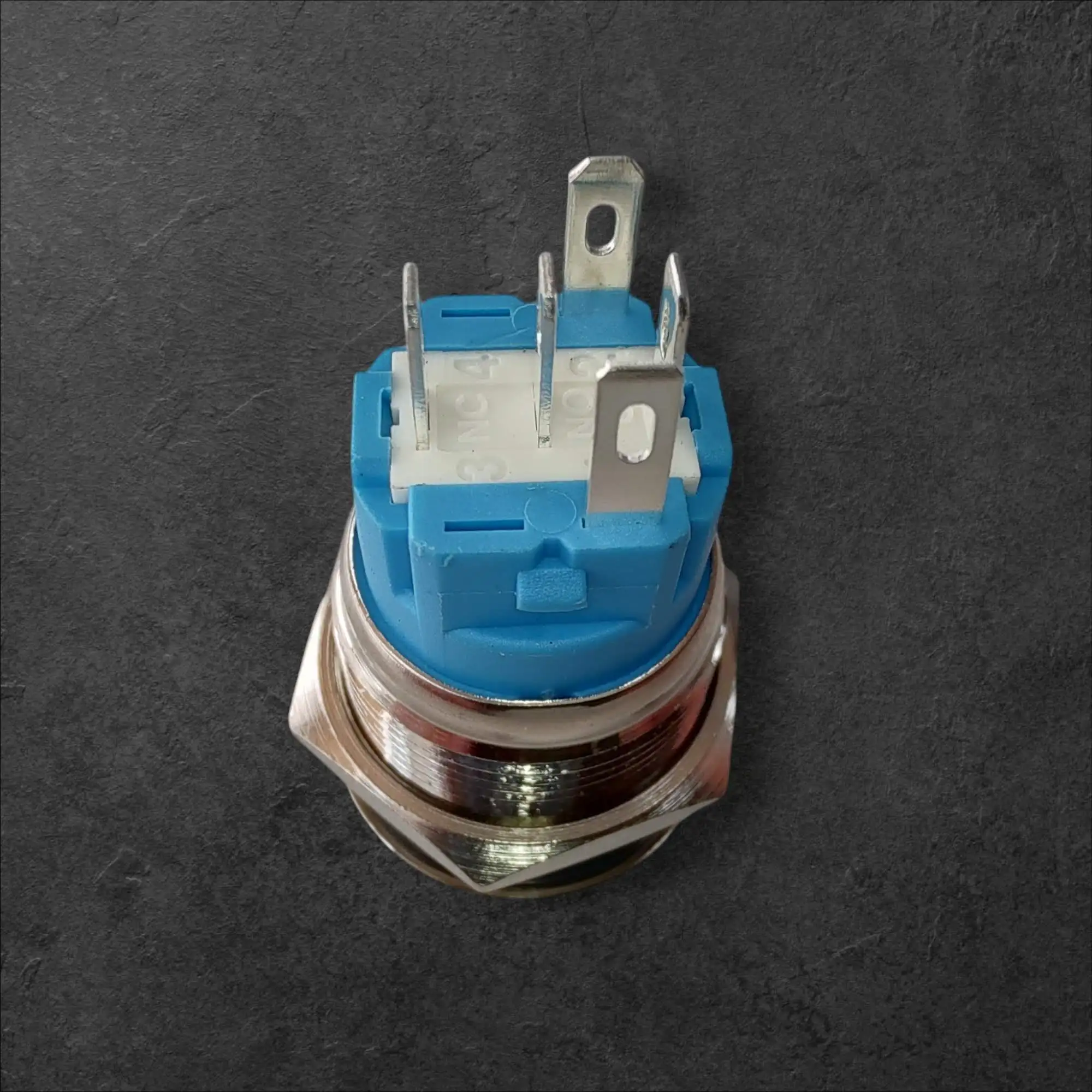 Stikalo okroglo modra 19mm 220V 4A POWER kovinski inox IP66, ignition, power, switch, turnon,stikalo, 19mm, 220V, IP66, nebesno modra, inox, ceneje, ugodno, prihranek, lokalno, Ljubljana, latching, vodotesno, modern dizajn