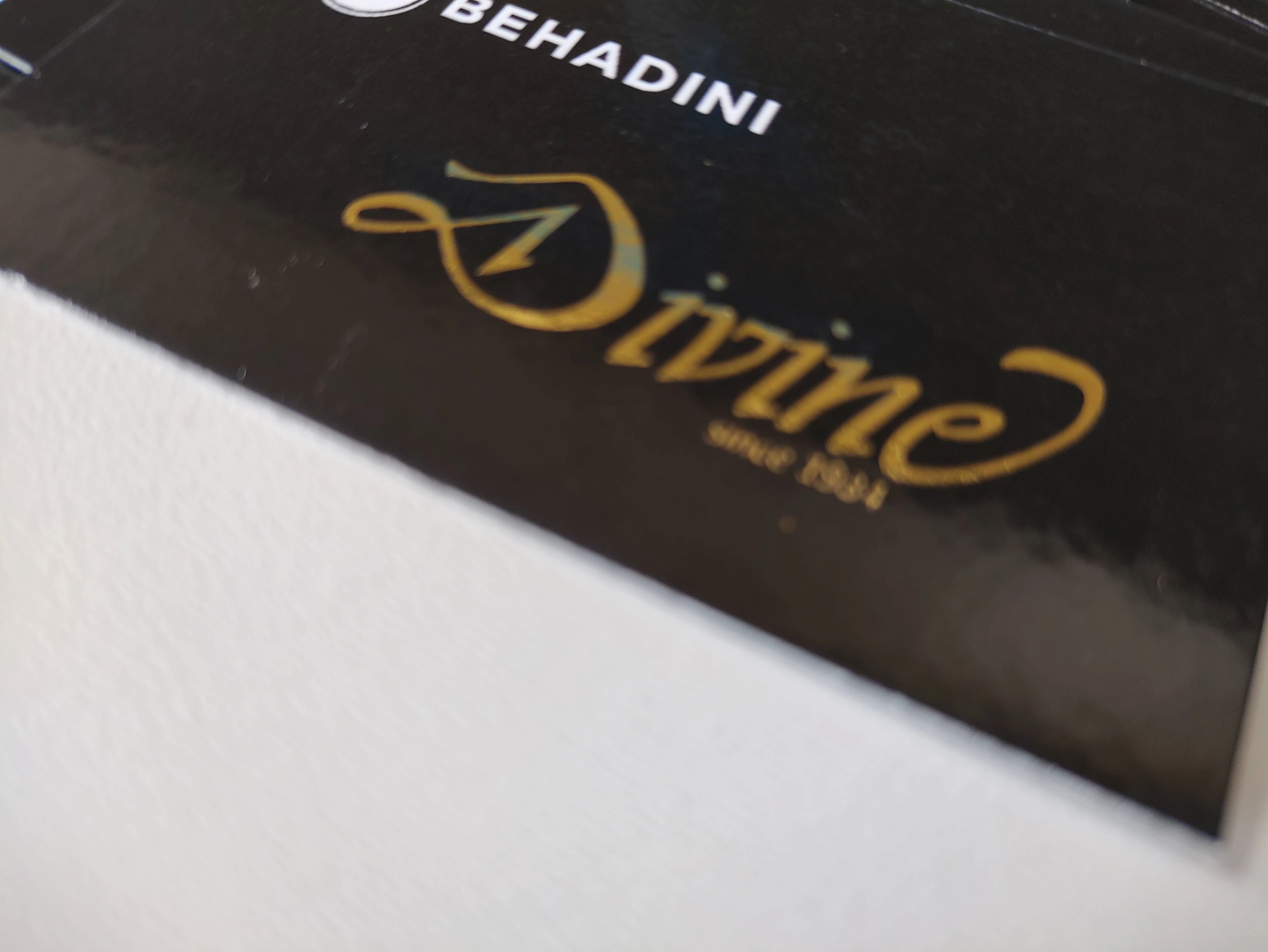Tisk in izdelava vizitk z zlato folijo 10 kosov CMYK SZ, vizitke,zlatotisk,personalizirane,ujamejo,poglede,marketing,promocija,vpadljiva,eyecatcher