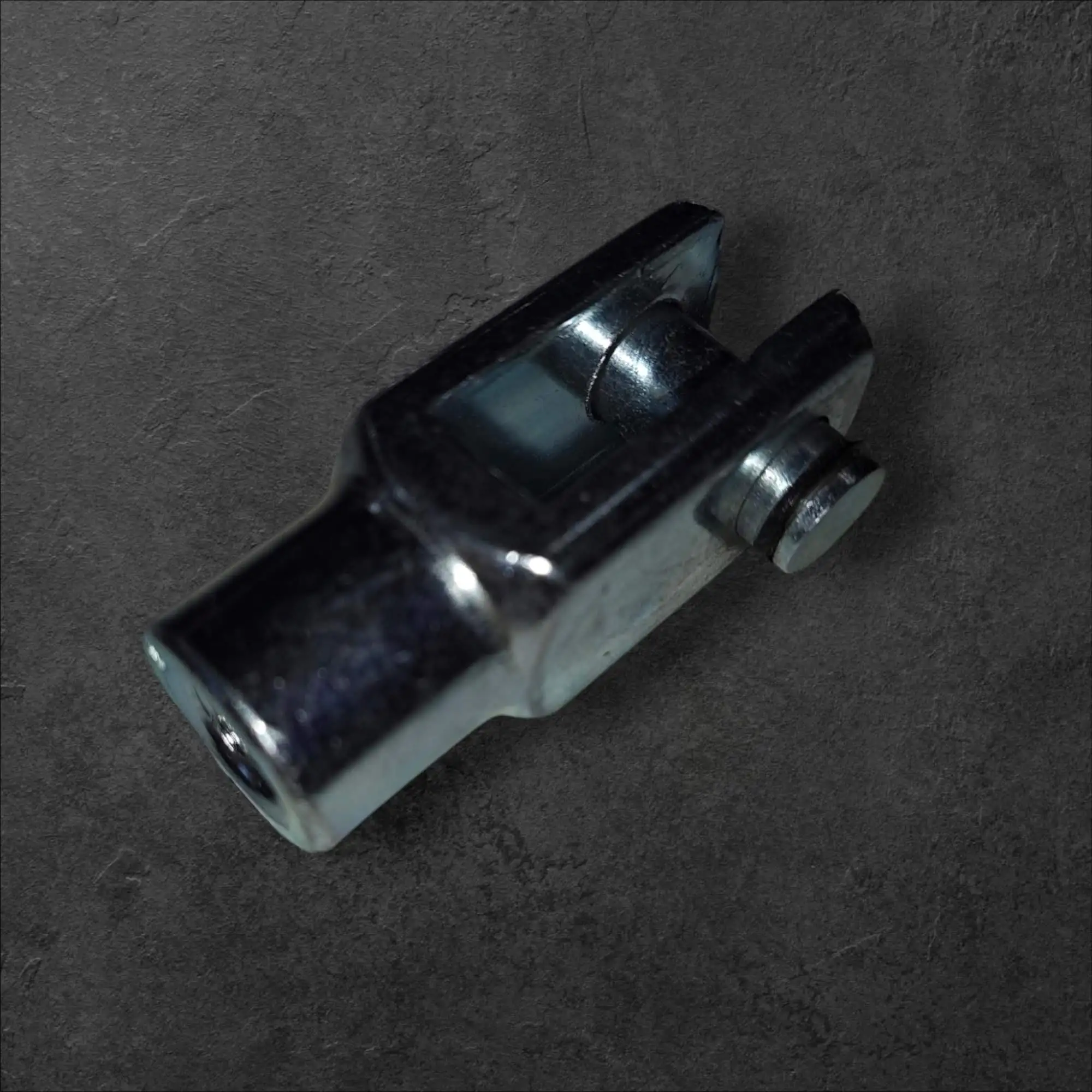 Vilica za zglob z zatičem ženski navoj M10 fi 10mm, vilica za zglob M10 fi 10mm, ženski navoj M10 vilica, mehanski spoj z zatičem, industrijski zglob, ceneje ugodno prihranek Ljubljana