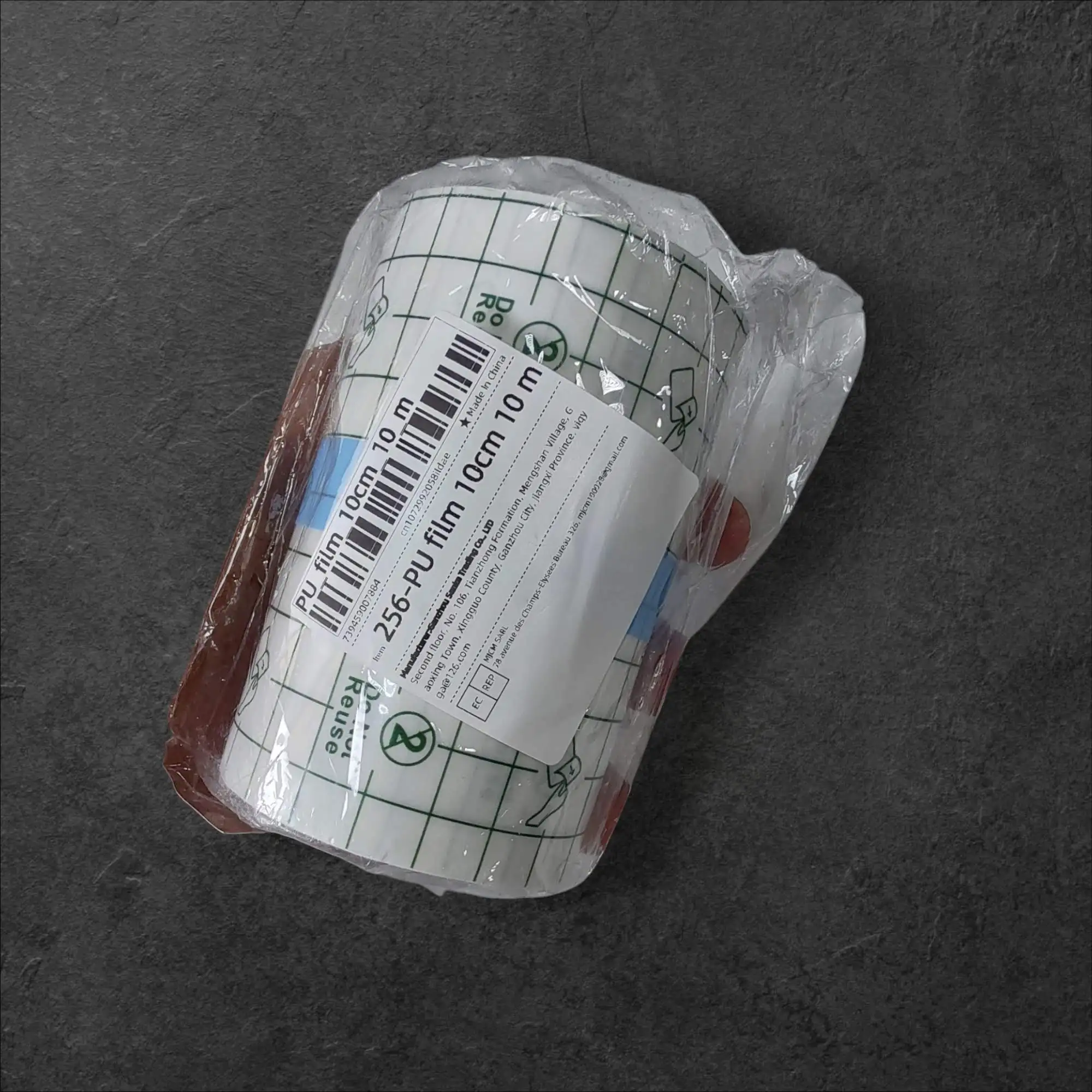 Vodoodporen obliž v roli 10cm x 10m za zaščito ran in tatoojev, ceneje, ugodno, prihranek, lokalno, ljubljana, vodoodporen obliž, zaščita ran, zaščita tetovaž, elastičen obliž, prozoren obliž, medicinska zaščita, tetovaže, hitrejše celjenje, brez okužb, nepremočljiv povoj