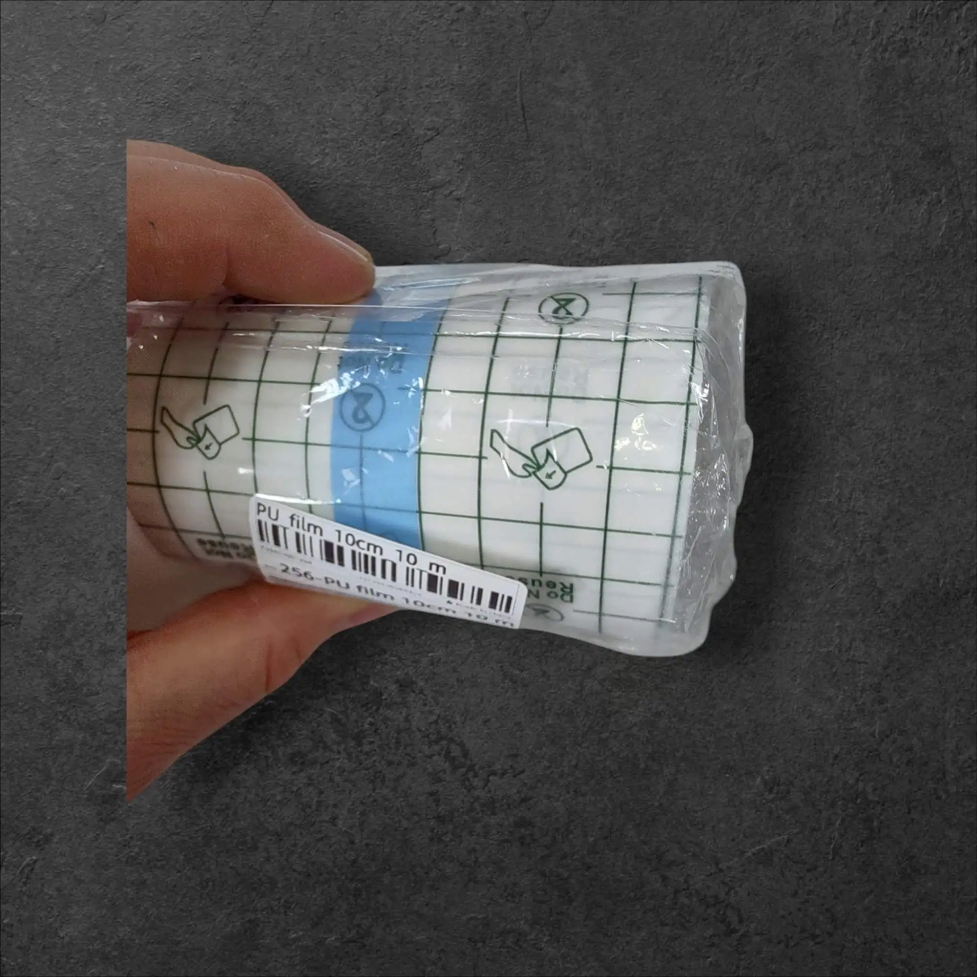 Vodoodporen obliž v roli 10cm x 10m za zaščito ran in tatoojev, ceneje, ugodno, prihranek, lokalno, ljubljana, vodoodporen obliž, zaščita ran, zaščita tetovaž, elastičen obliž, prozoren obliž, medicinska zaščita, tetovaže, hitrejše celjenje, brez okužb, nepremočljiv povoj