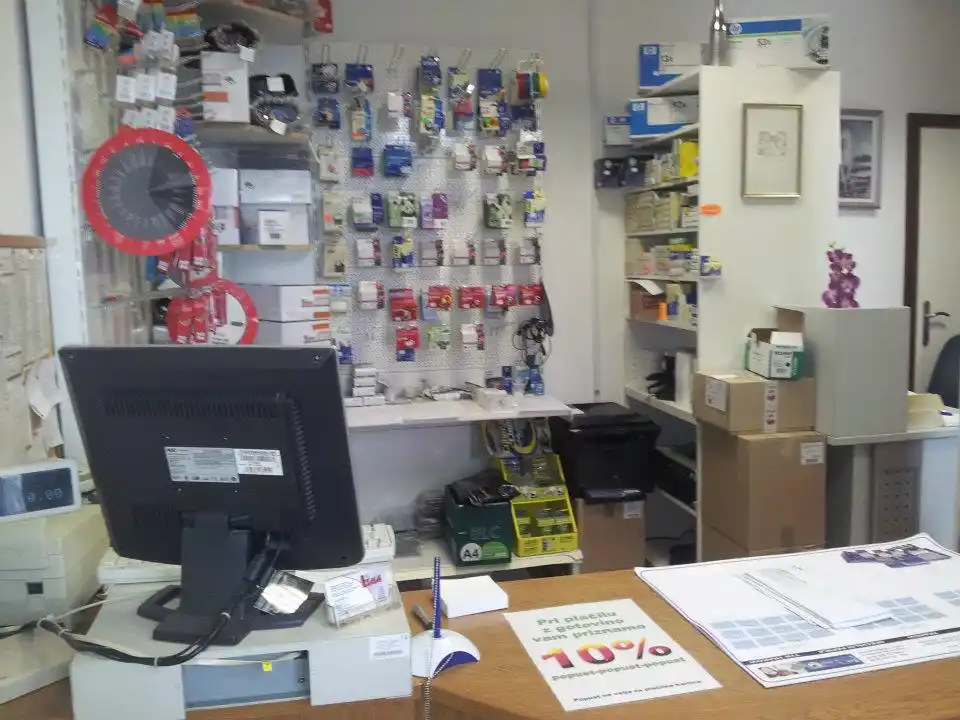 Zaprtje podjetja IGMA ki je več kot četrt stoletja polnilo kartuše in tonerje v Ljubljani, IGMA,kartuše,tonerji,tiskalniki,popravilo elektronike,Svet črnil,polnilne kartuše,Ljubljana,popust,inovacije,razvoj,gospodinje,tajnice,zadovoljstvo strank,Svet črnil,Rakuševa ulica,Spektra,Igor Maver,pokoj,upokojenci,prihranek,kakovos