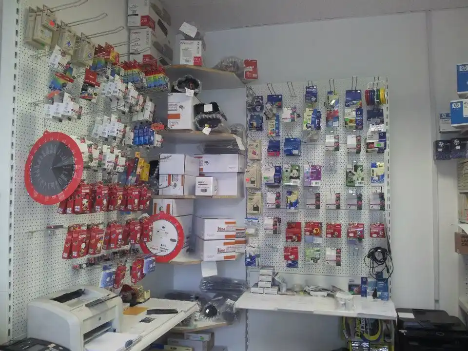 Zaprtje podjetja IGMA ki je več kot četrt stoletja polnilo kartuše in tonerje v Ljubljani, IGMA,kartuše,tonerji,tiskalniki,popravilo elektronike,Svet črnil,polnilne kartuše,Ljubljana,popust,inovacije,razvoj,gospodinje,tajnice,zadovoljstvo strank,Svet črnil,Rakuševa ulica,Spektra,Igor Maver,pokoj,upokojenci,prihranek,kakovos
